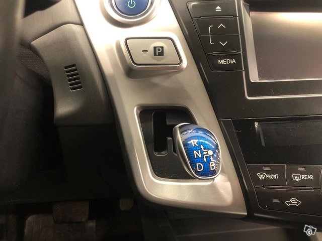 Toyota Prius+ 19