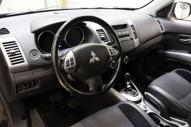 Mitsubishi Outlander 6