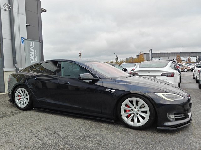 Tesla Model S 16