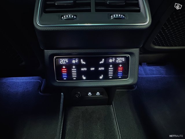 Audi E-tron 22
