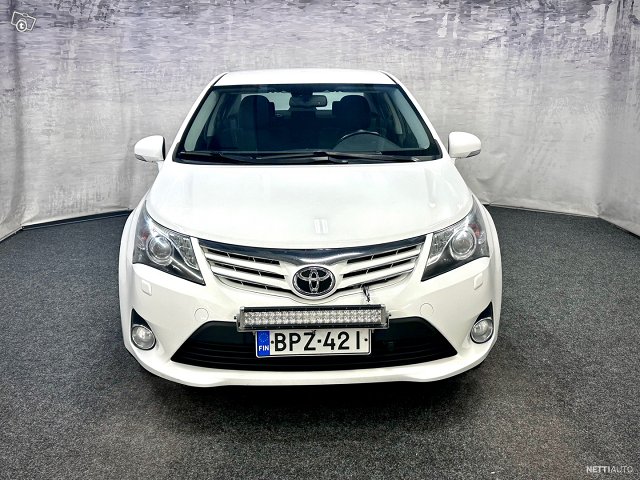 Toyota Avensis 4