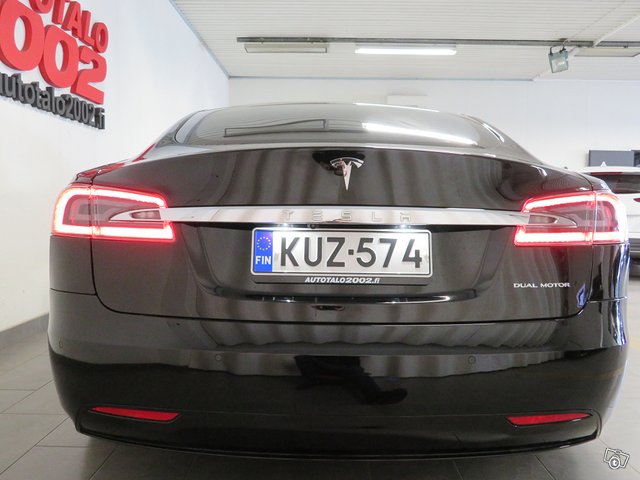 Tesla S 5