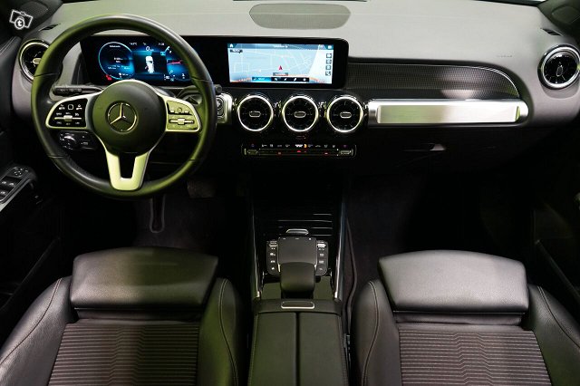 Mercedes-Benz GLB 8