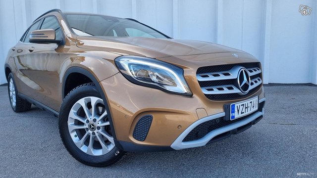 Mercedes-Benz GLA 4