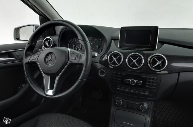 Mercedes-Benz B 9