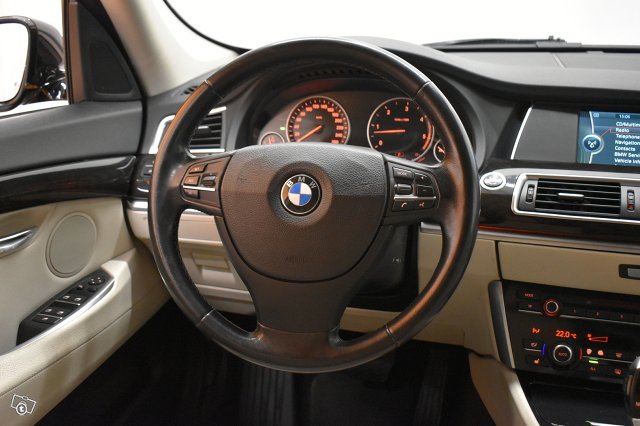 BMW 530 GRAN TURISMO 14