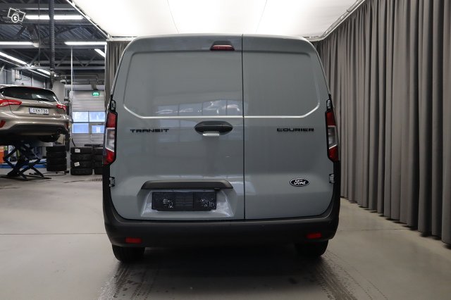 Ford Transit Courier 4