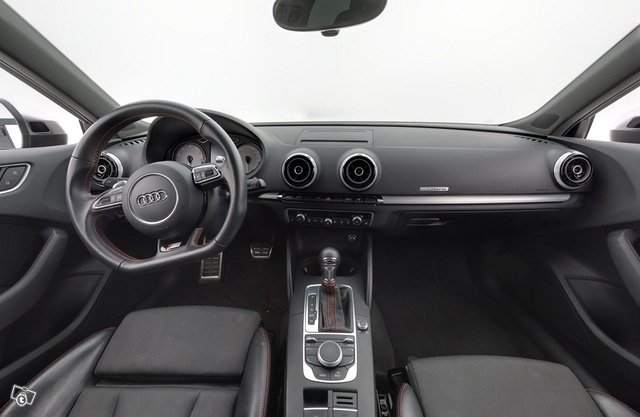 Audi S3 4