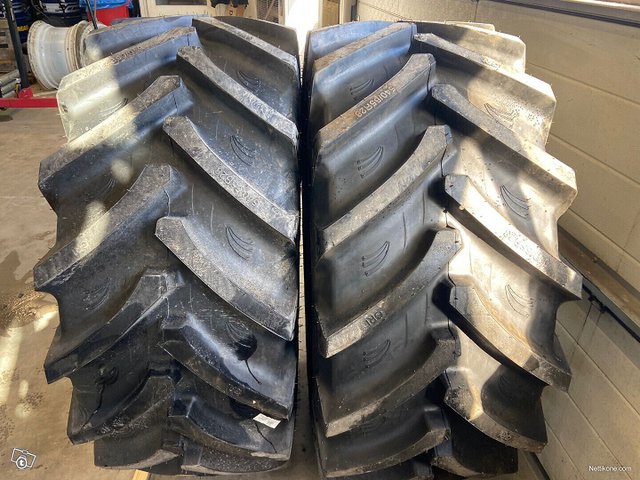 GRI 540/65r28 GRI Renkaat Uudet Valtra Vanteilla 8