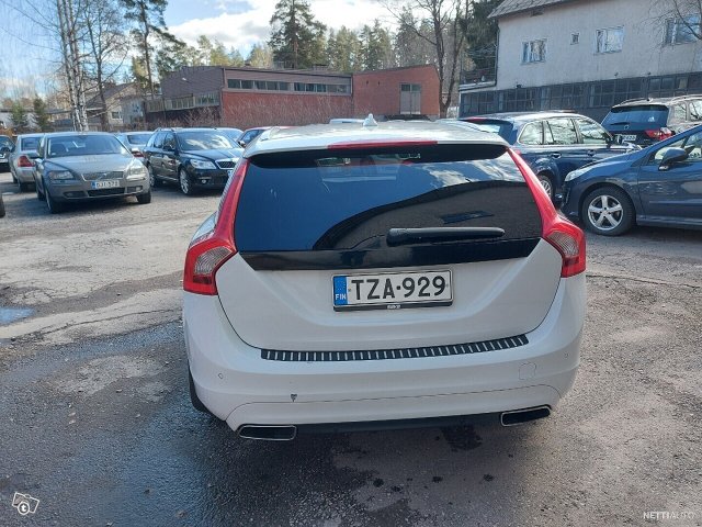 Volvo V60 4