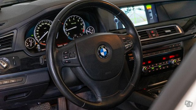 BMW 750 21