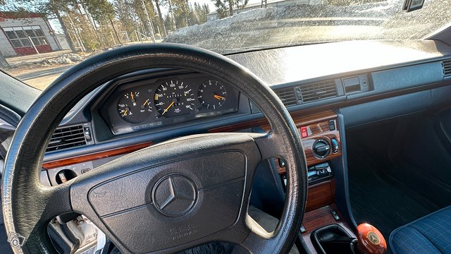Mercedes-Benz E-sarja 9