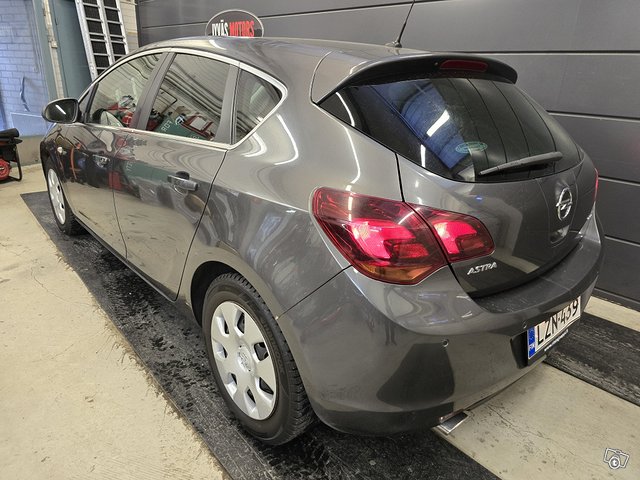 Opel ASTRA 4