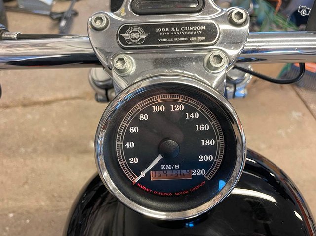 Harley-Davidson XL 1200 Custom 7