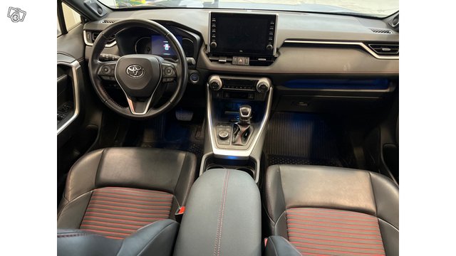 Toyota RAV4 Plug-in 5