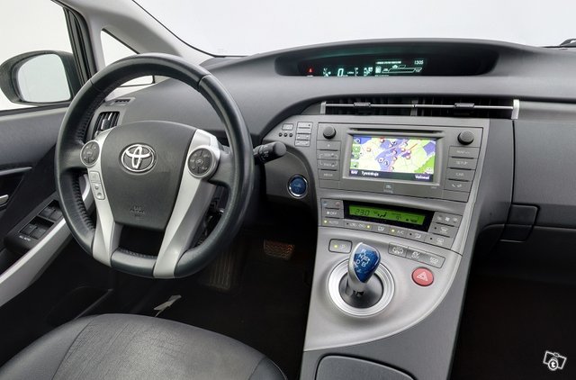 Toyota Prius Phev 7
