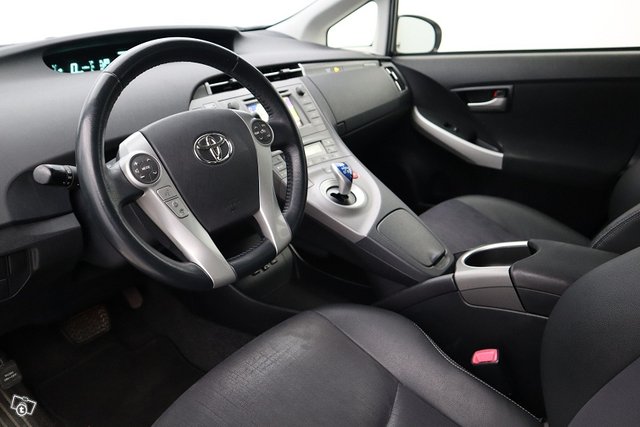 Toyota Prius Phev 9