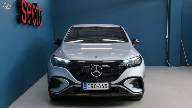 Mercedes-Benz EQE SUV 2
