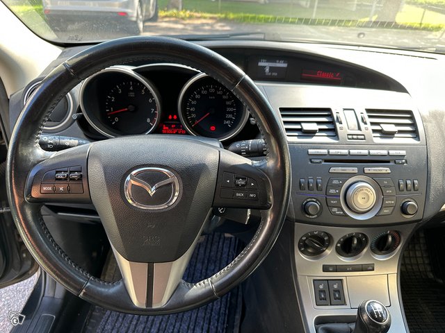 Mazda 3 11