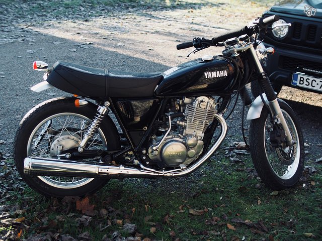 Yamaha SR400 moottoripyörä, kuva 1