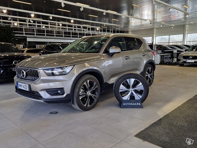 VOLVO XC40 2