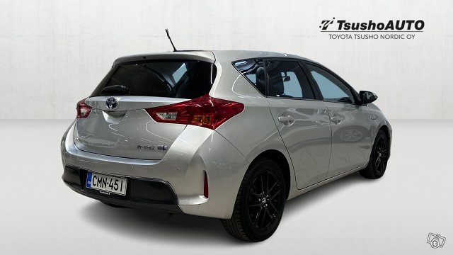 TOYOTA AURIS 5