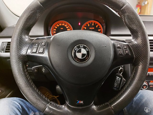 BMW 325i 16