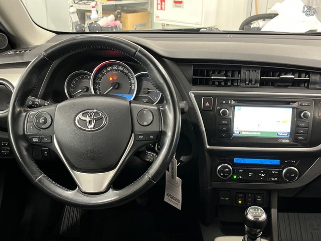 Toyota Auris 12