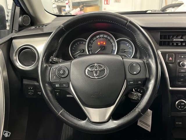 Toyota Auris 13