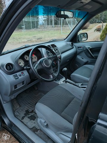 Toyota RAV4 6