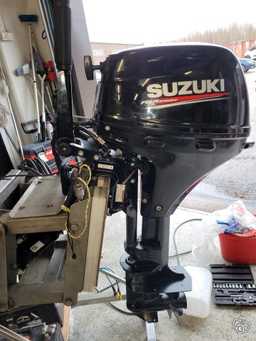 Suzuki DF20A uistelumoottori 7