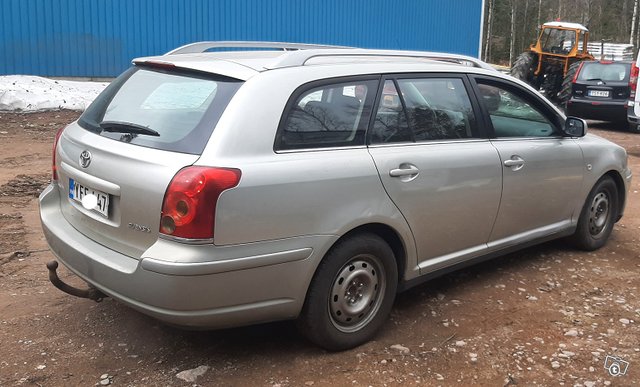 Toyota Avensis 2