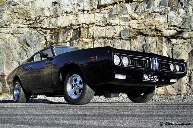Dodge Charger 8