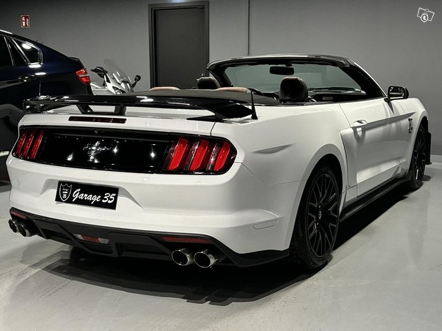 Ford Mustang 18