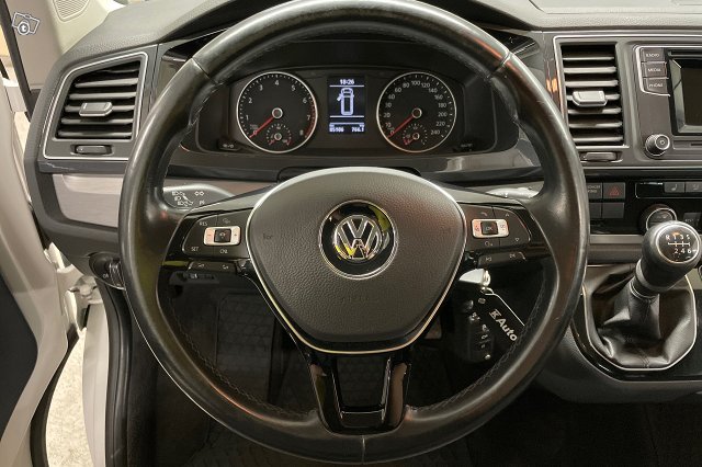 Volkswagen Multivan 13