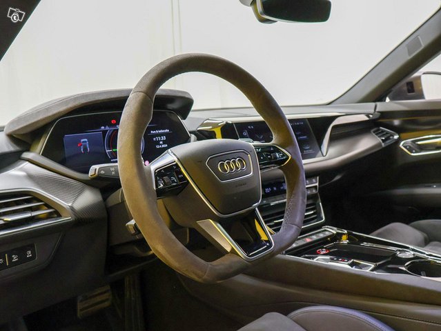 Audi E-tron GT 3