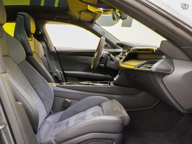 Audi E-tron GT 18