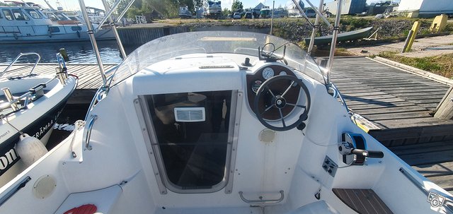 Quicksilver 510 Cruiser Cabin 4