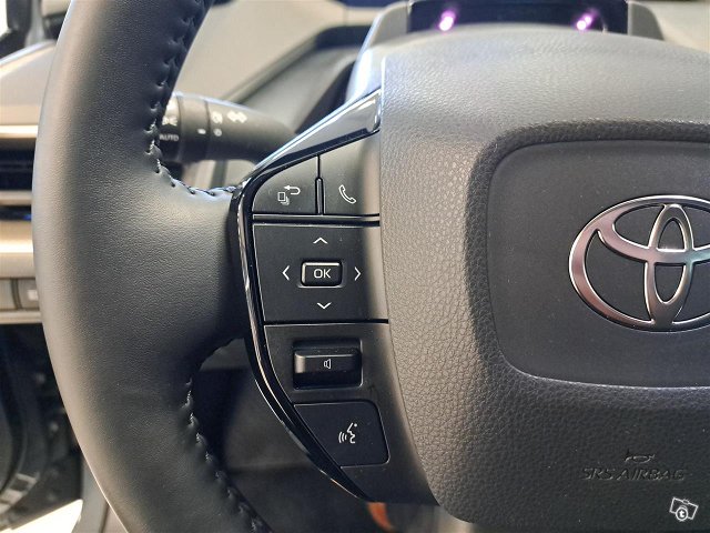Toyota Prius Plug-in 24