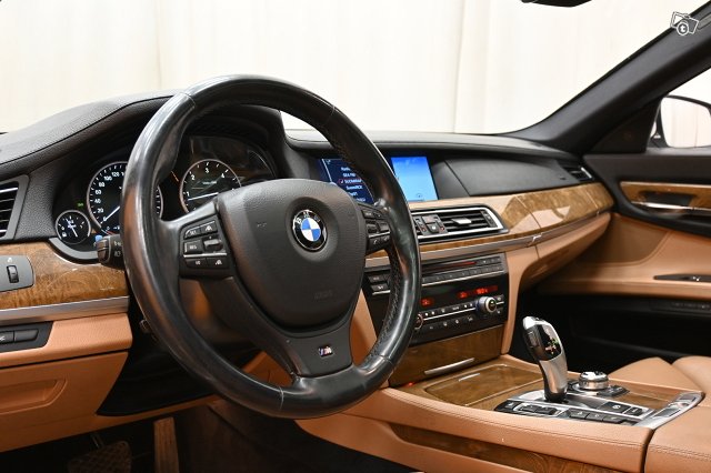 BMW 740 13