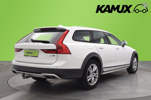 Volvo V90 Cross Country 4