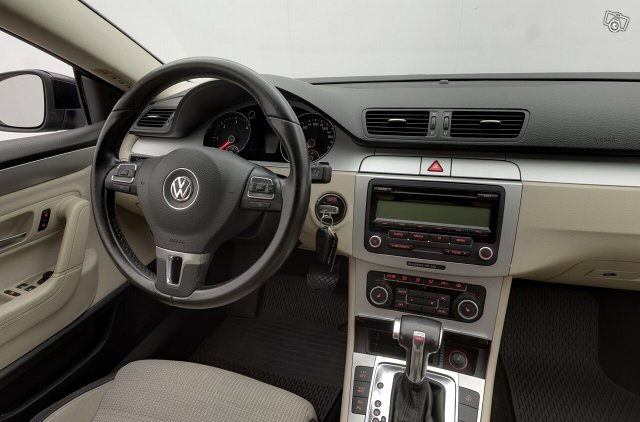 Volkswagen Passat CC 11