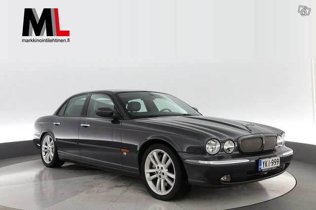 Jaguar XJR 23