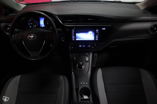 Toyota Auris 4