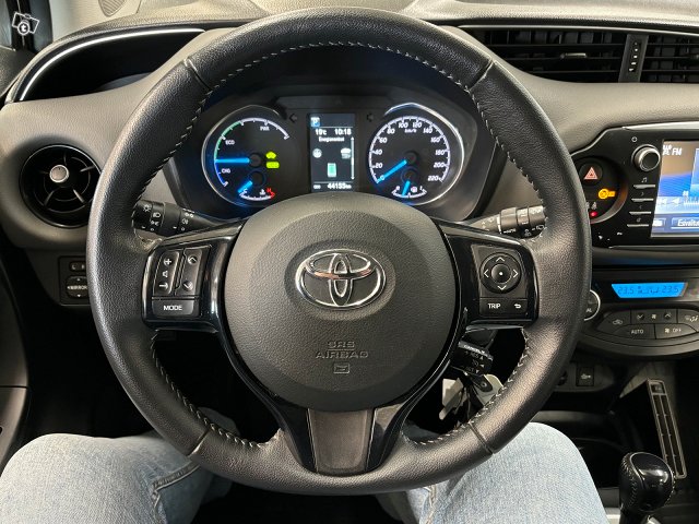 Toyota Yaris 9
