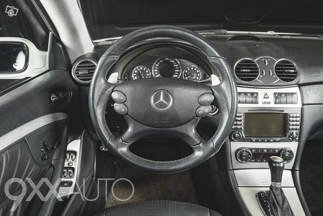 Mercedes-Benz CLK 63 AMG 10