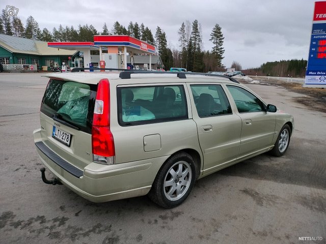 Volvo V70 4