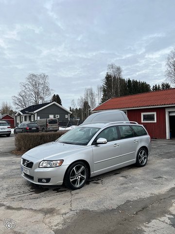 Volvo V50 1