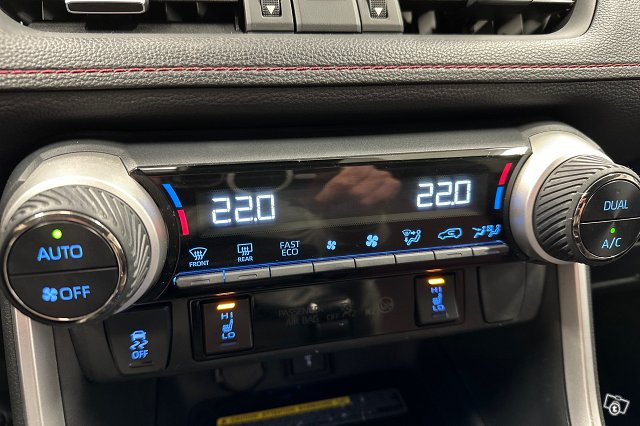Toyota RAV4 Plug-in 16