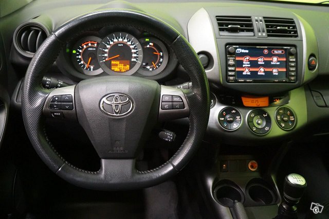 Toyota RAV4 8